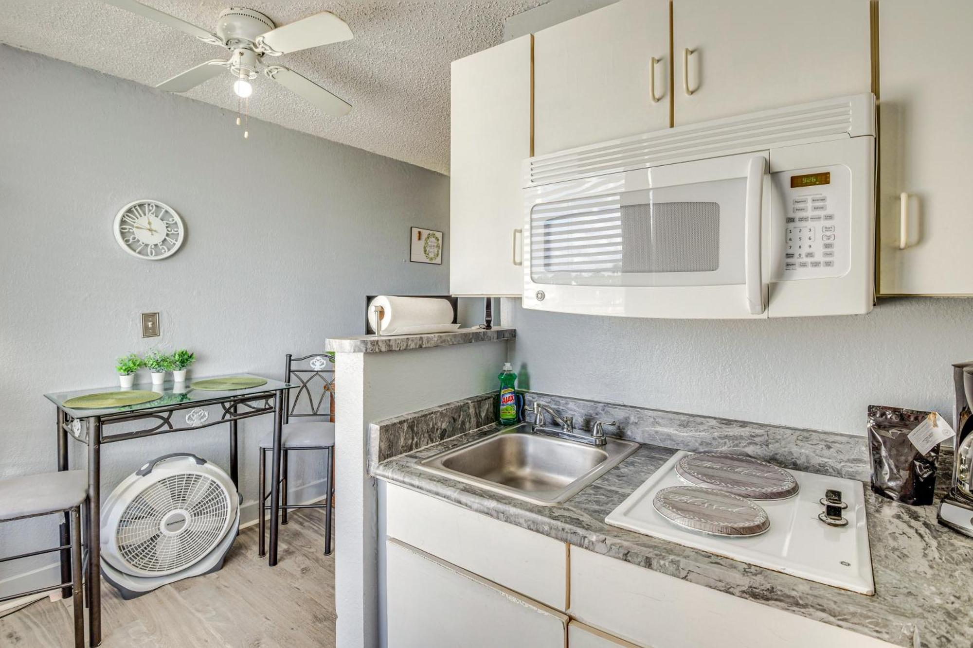 Apartment Daytona With Balcony 5 Mi To Speedway! *