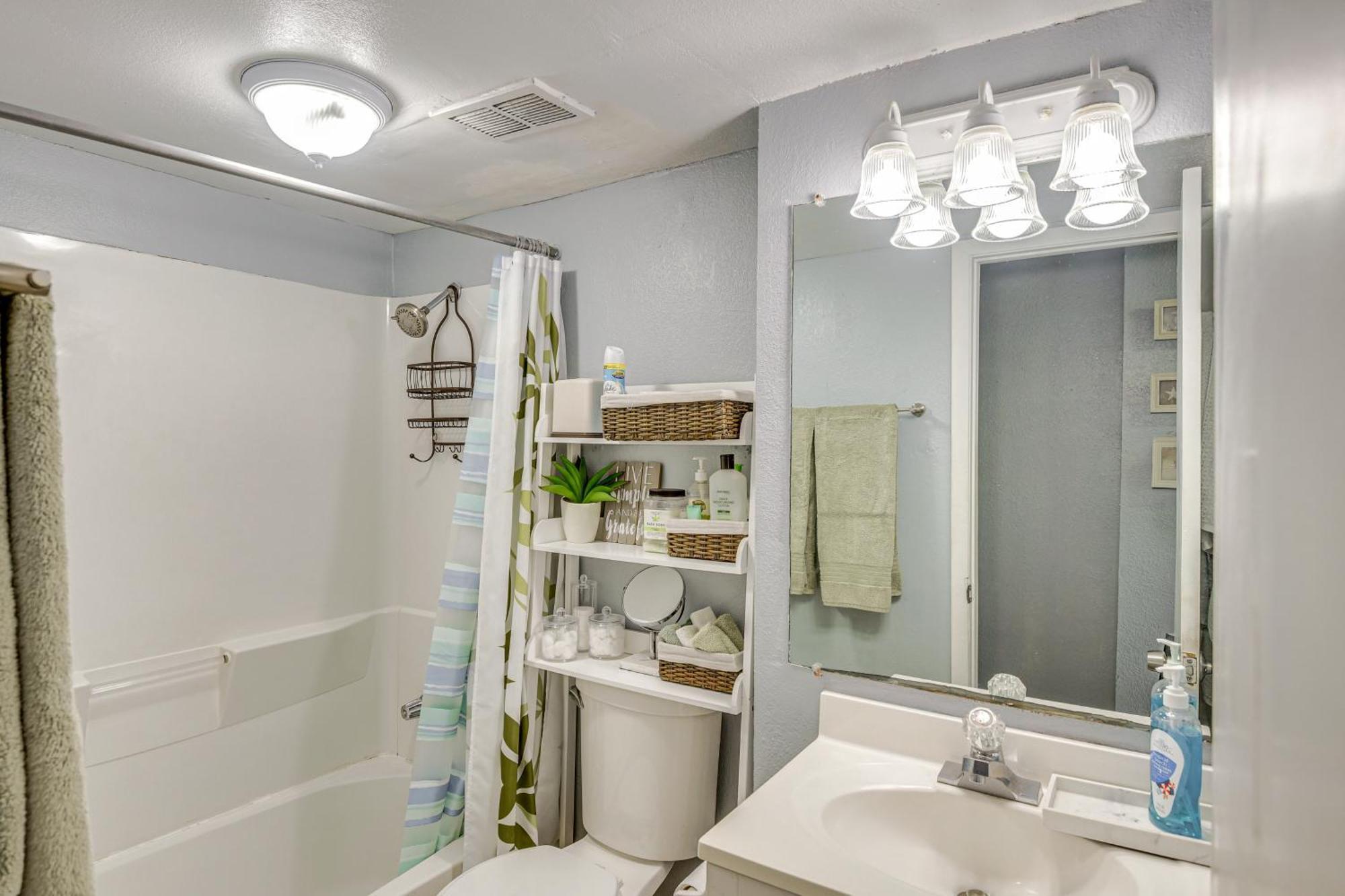 Apartment Daytona With Balcony 5 Mi To Speedway! Daytona Beach