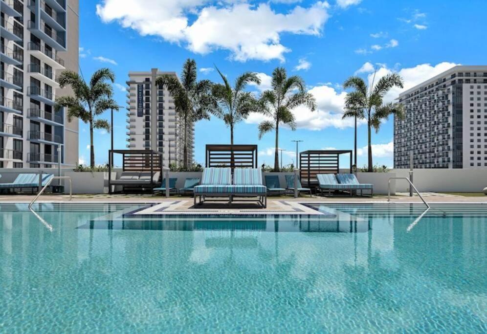 Comfortable In Downtown Doral *
