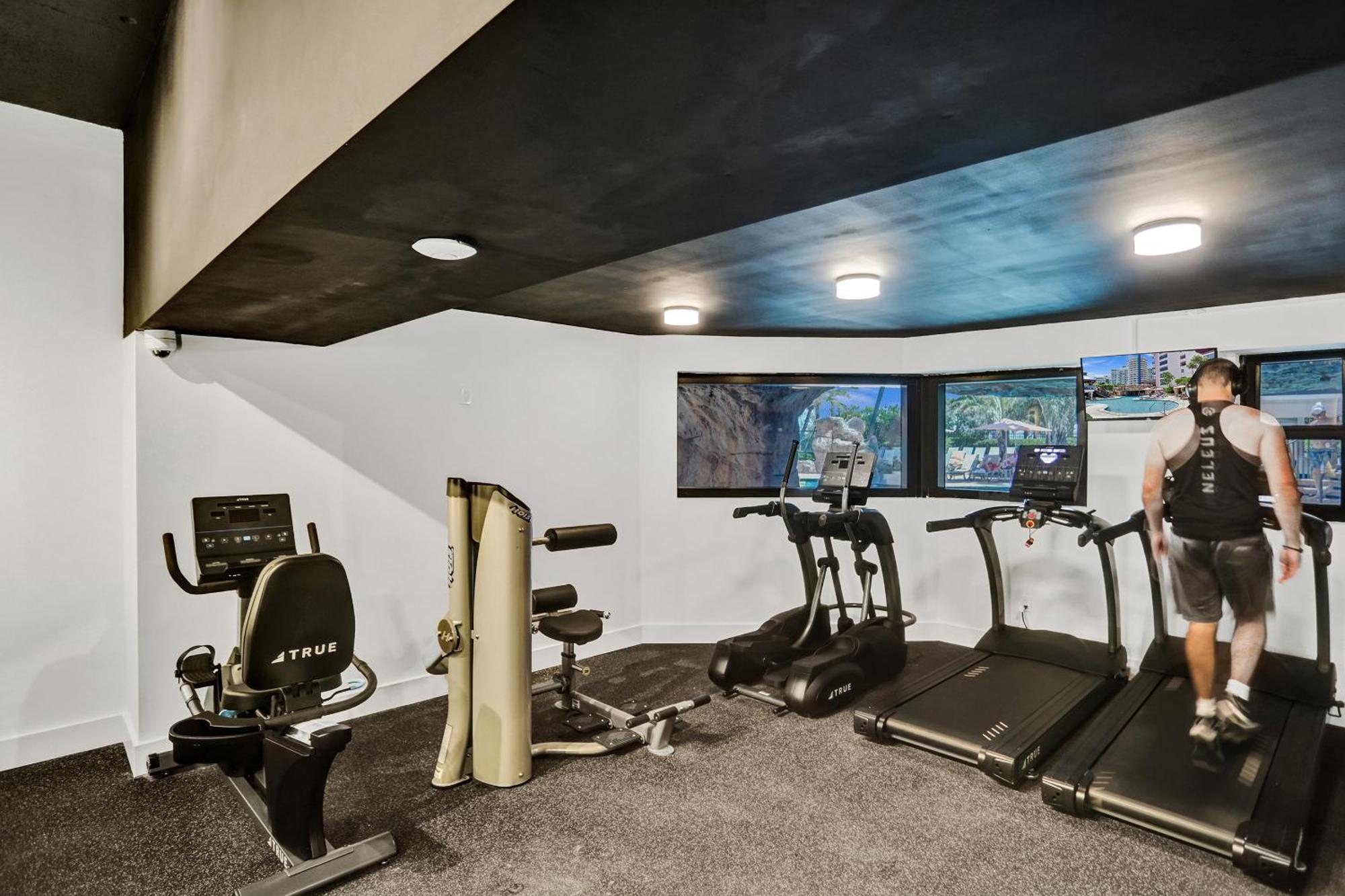 Apartment High Floor Beachfront Service 1509 Miami Beach