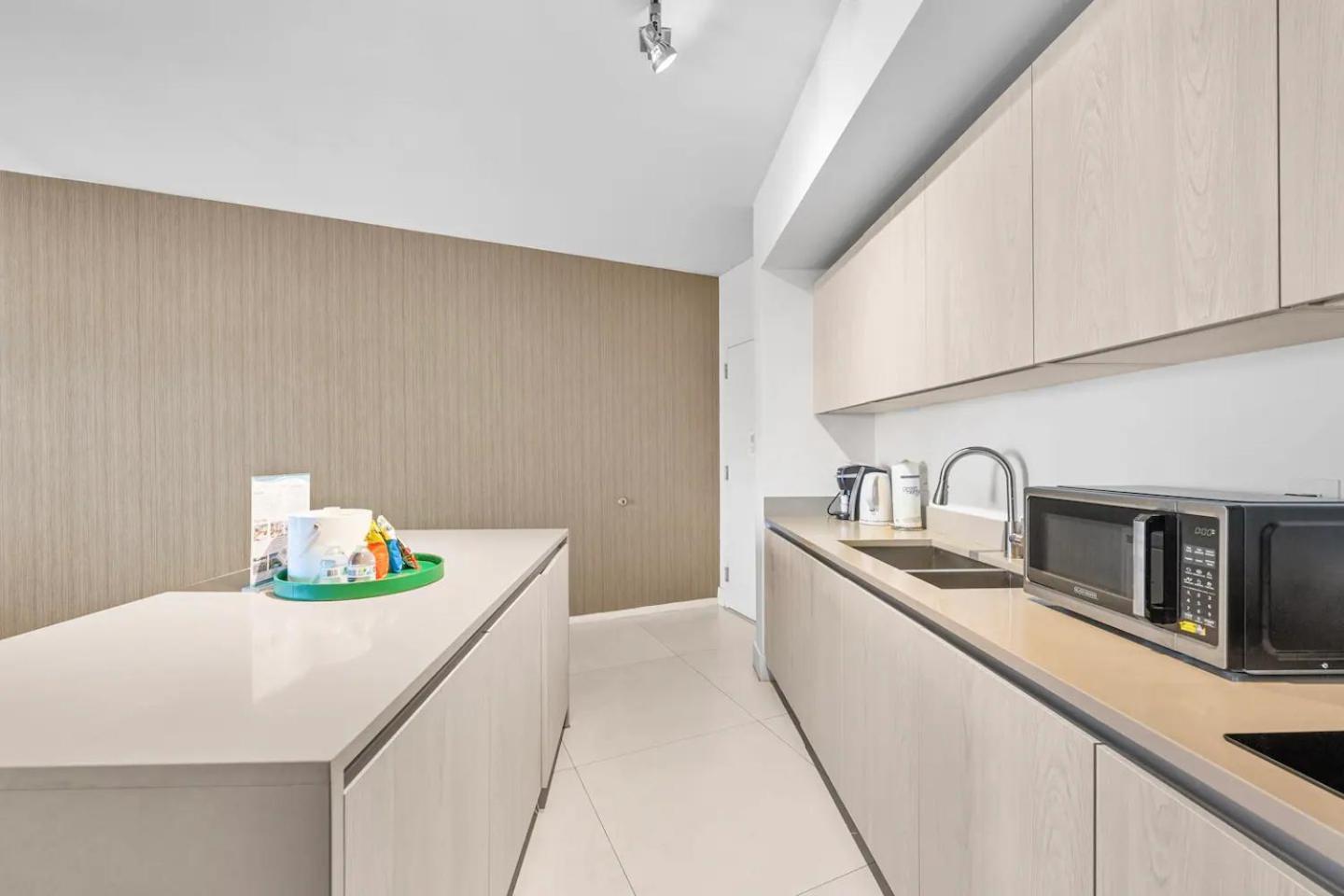 Upscale Comfort And Breathtaking Views At H Hollywood Residences By Zelloo *
