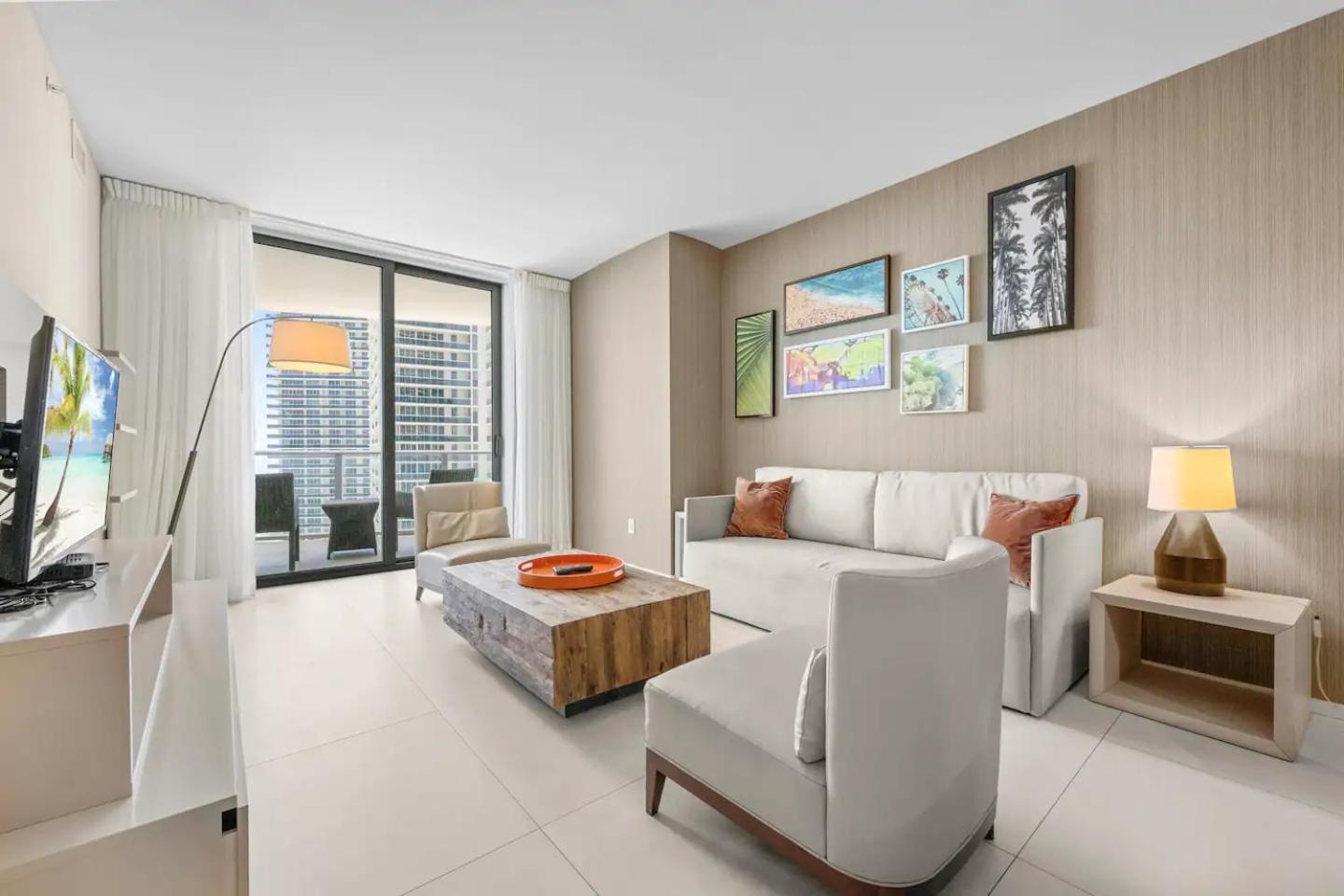 Upscale Comfort And Breathtaking Views At H Hollywood Residences By Zelloo