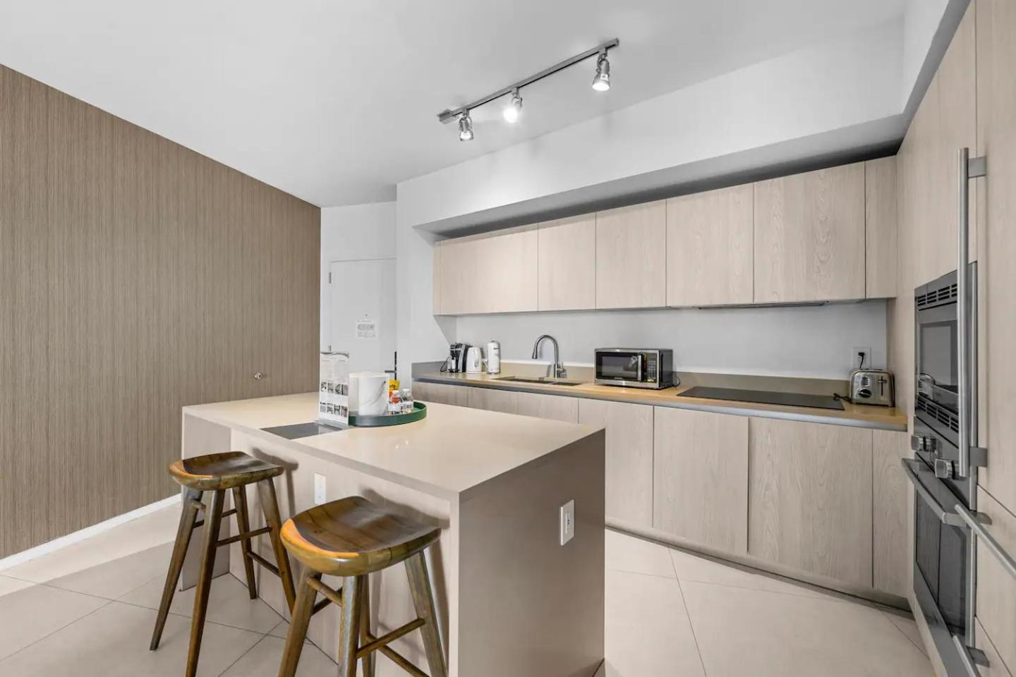 Upscale Comfort And Breathtaking Views At H Hollywood Residences By Zelloo Aparthotel *