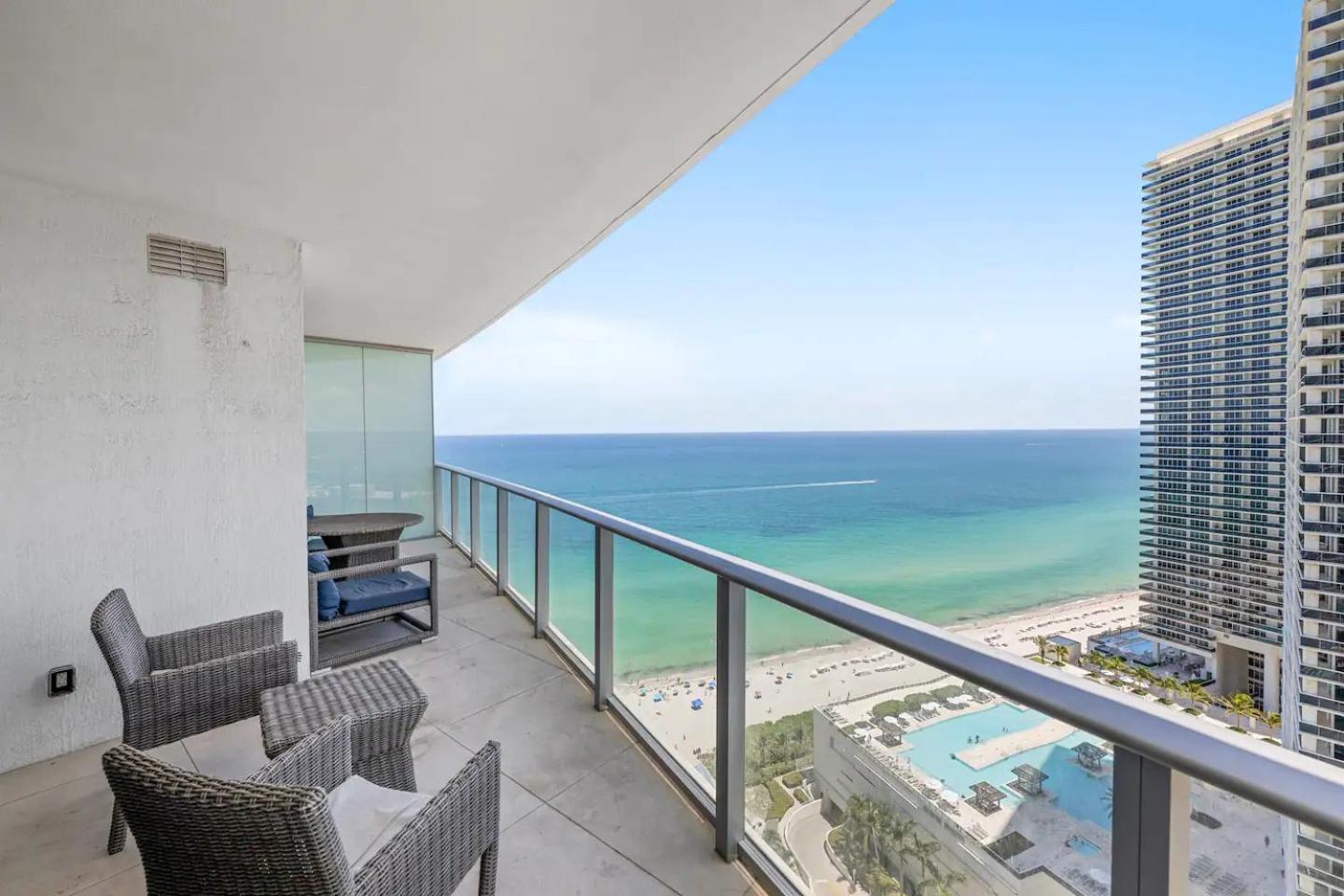 Aparthotel Upscale Comfort And Breathtaking Views At H Hollywood Residences By Zelloo