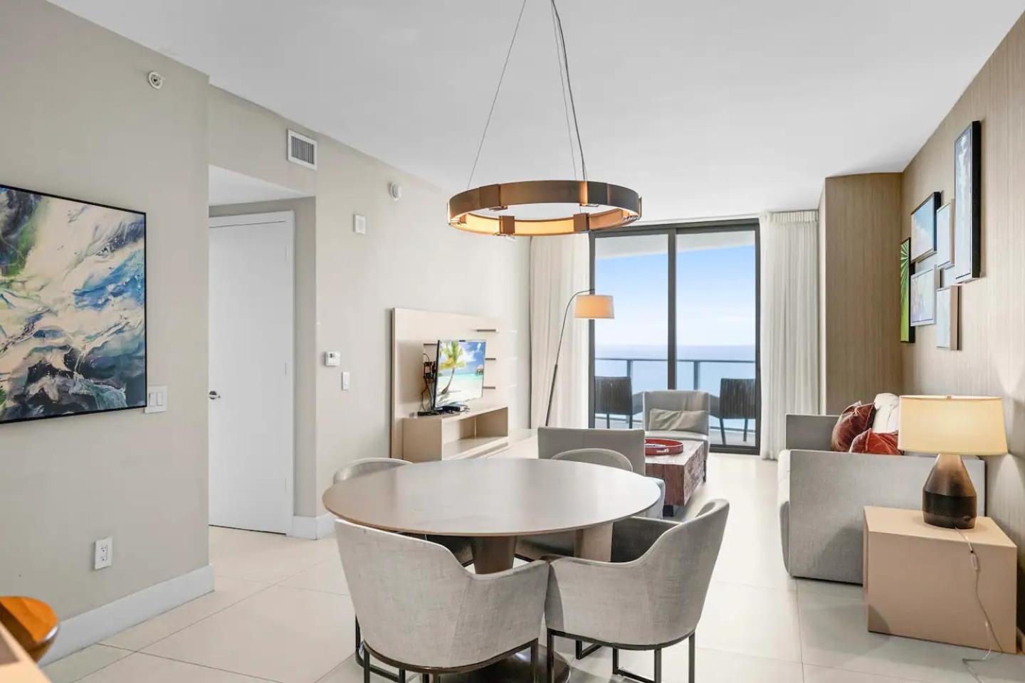 Upscale Comfort And Breathtaking Views At H Hollywood Residences By Zelloo * Beverley Beach
