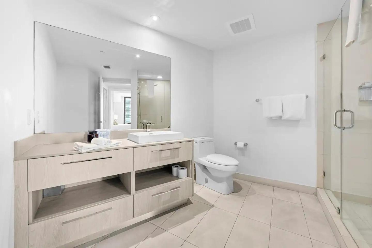 Aparthotel Upscale Comfort And Breathtaking Views At H Hollywood Residences By Zelloo *