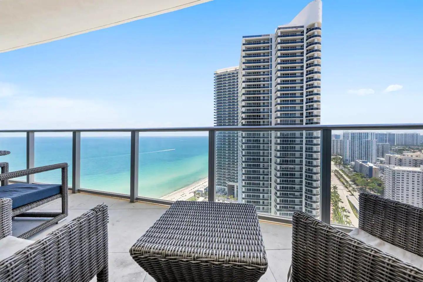 Upscale Comfort And Breathtaking Views At H Hollywood Residences By Zelloo * Beverley Beach