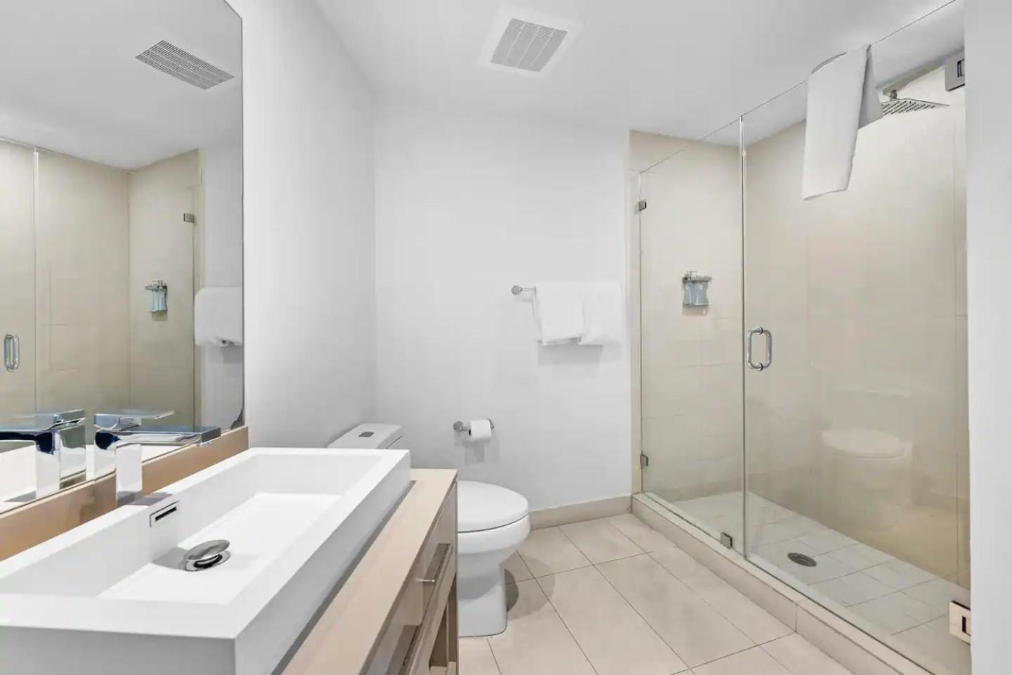 Upscale Comfort And Breathtaking Views At H Hollywood Residences By Zelloo Aparthotel
