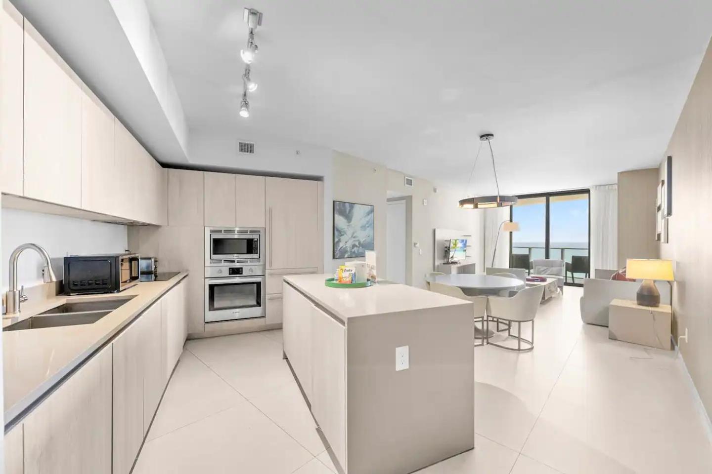 Aparthotel Upscale Comfort And Breathtaking Views At H Hollywood Residences By Zelloo *