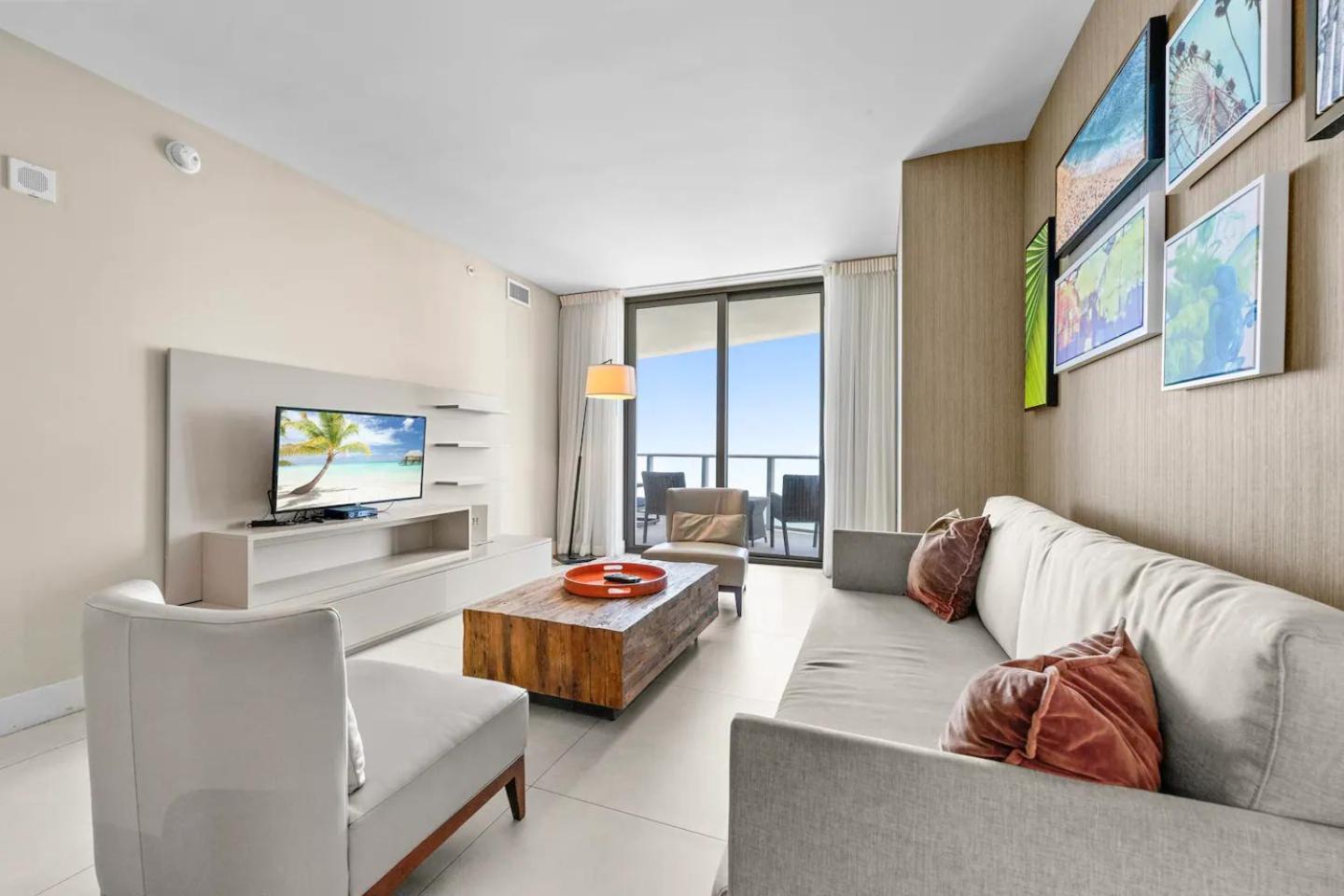 Upscale Comfort And Breathtaking Views At H Hollywood Residences By Zelloo