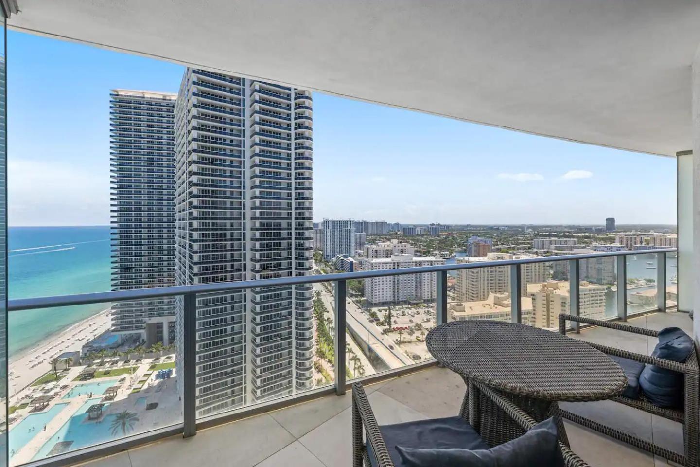 Upscale Comfort And Breathtaking Views At H Hollywood Residences By Zelloo Aparthotel *