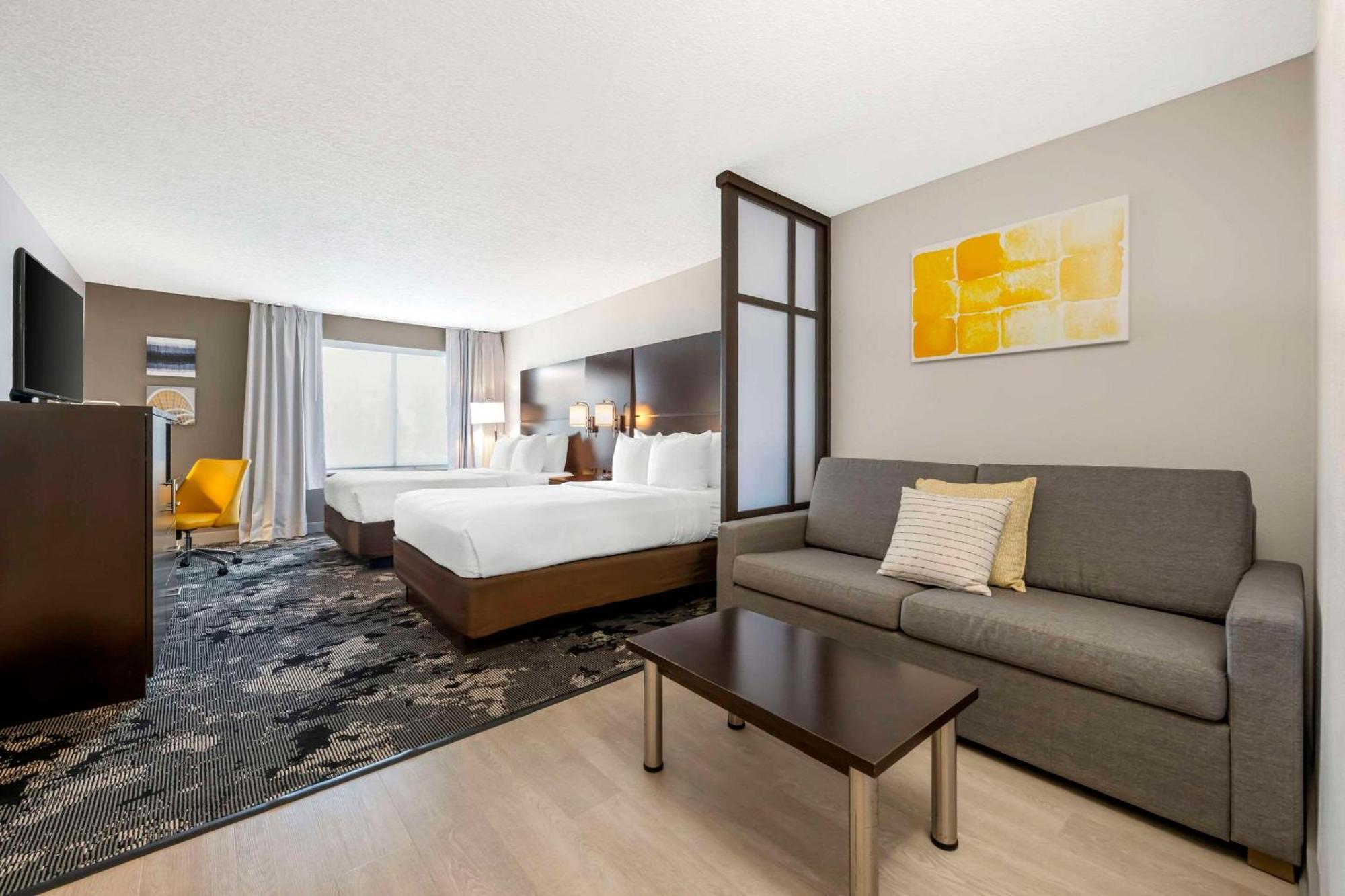 Hotel Comfort & Near Universal Resort-convention Ctr 3*