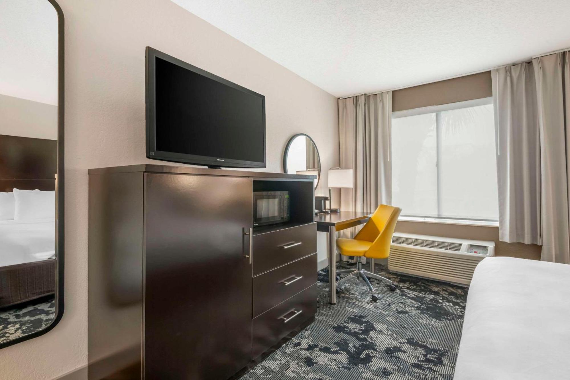Comfort & Near Universal Resort-convention Ctr Hotel 3*