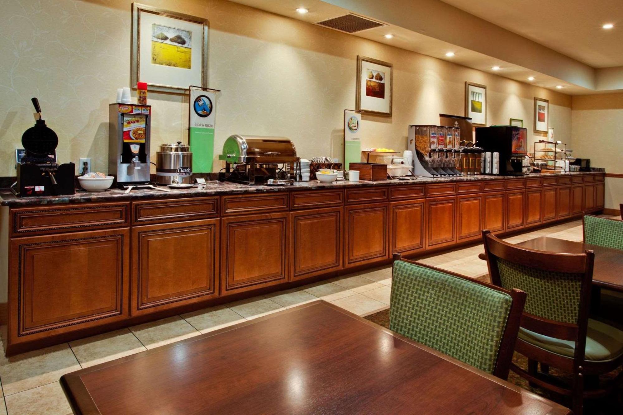 Country & By Radisson, West, Fl Hotel