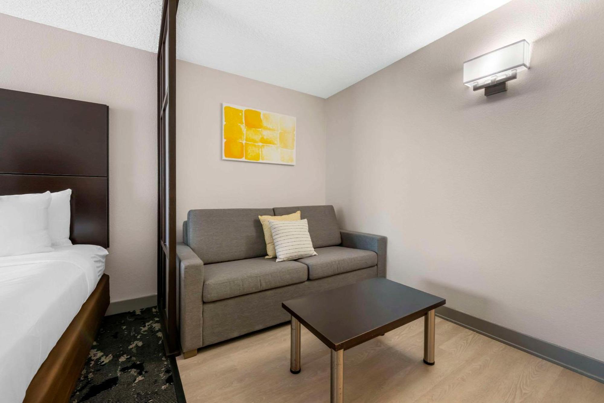 Hotel Comfort & Near Universal Resort-convention Ctr 3*