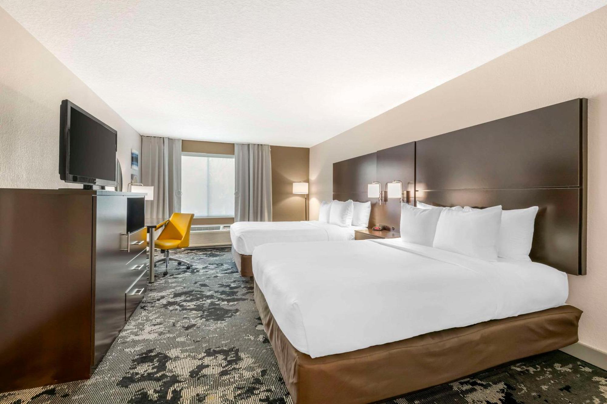 Comfort & Near Universal Resort-convention Ctr