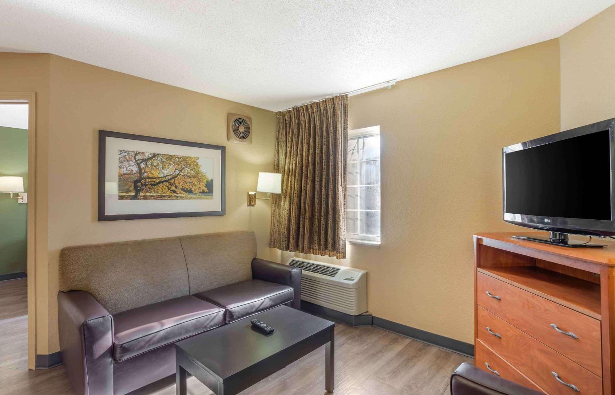 Extended America Select - - Southside - St Johns Towne Ctr