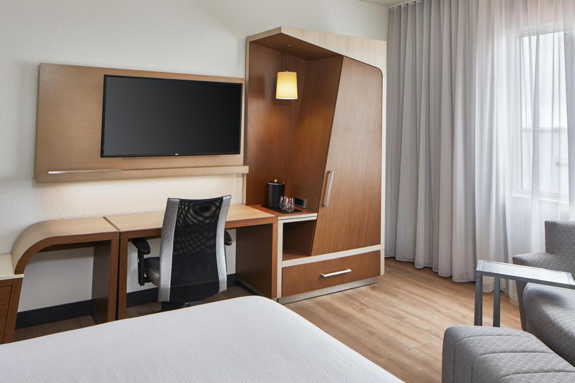 Courtyard By Marriott St. Petersburg Clearwater/madeira Hotel