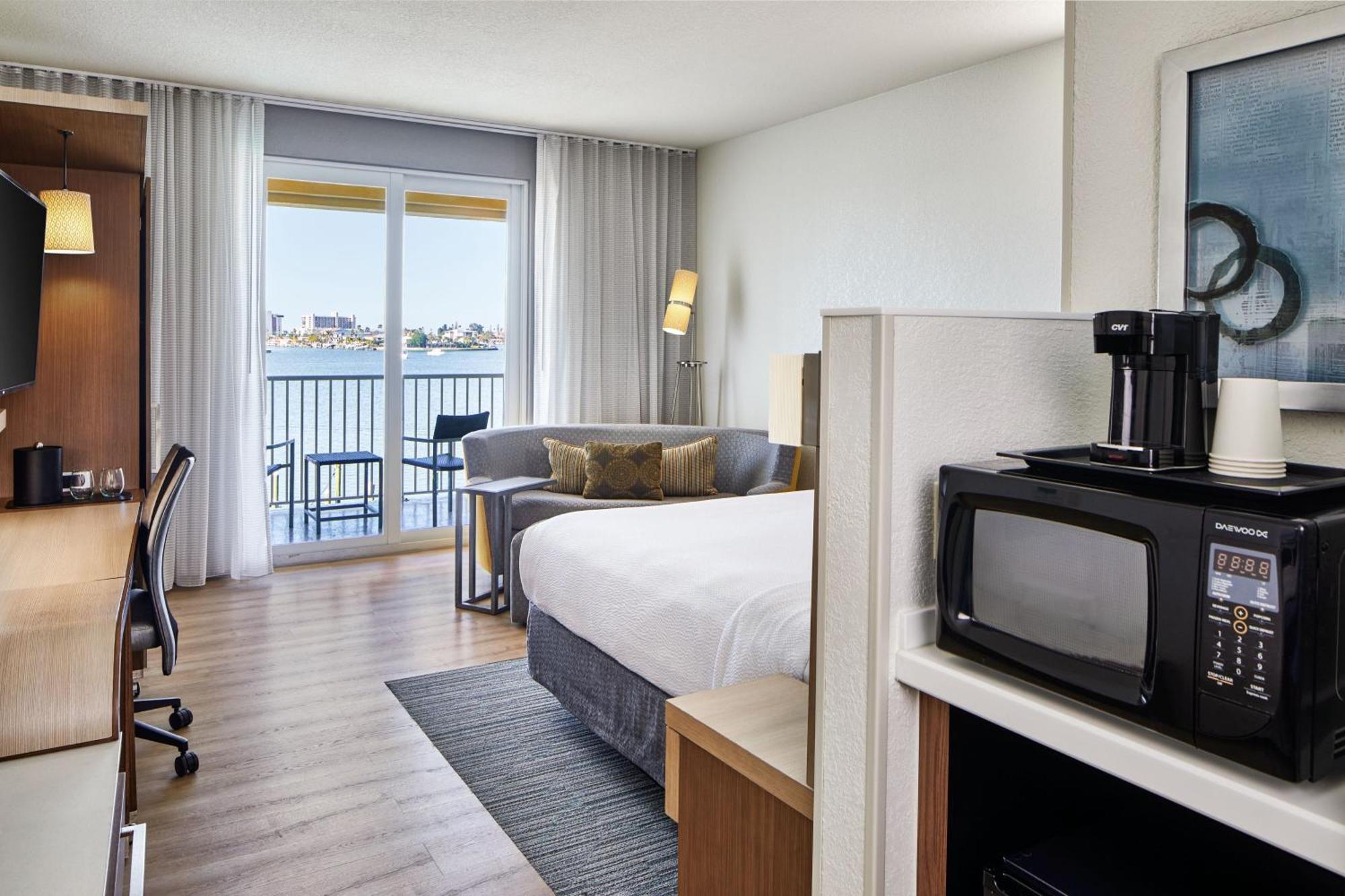 Courtyard By Marriott St. Petersburg Clearwater/madeira Hotel