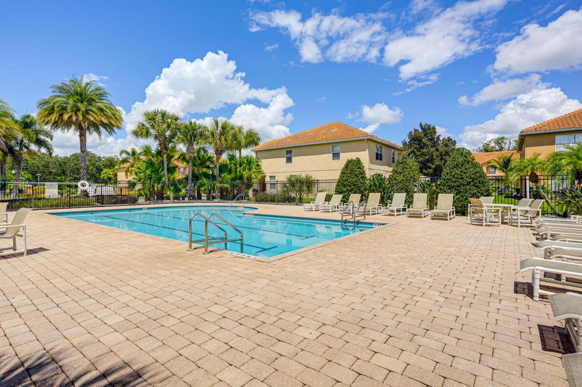 Townhome 4 Mi To World! * Kissimmee