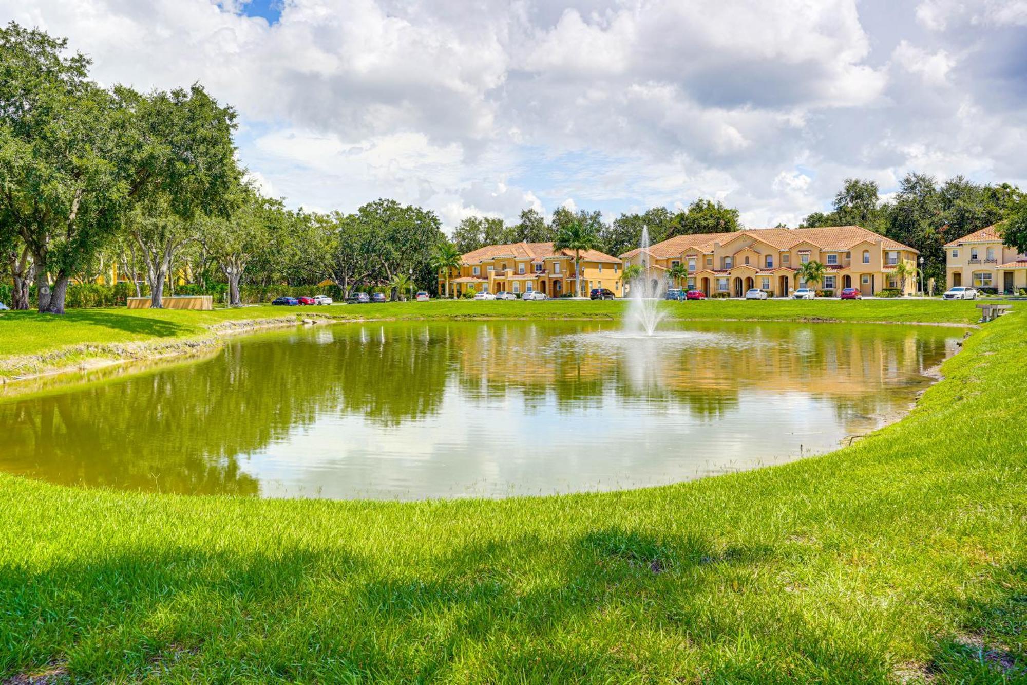 Townhome 4 Mi To World! Holiday home Kissimmee
