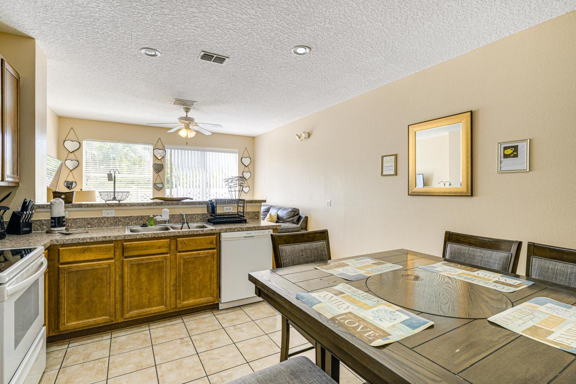 Townhome 4 Mi To World!