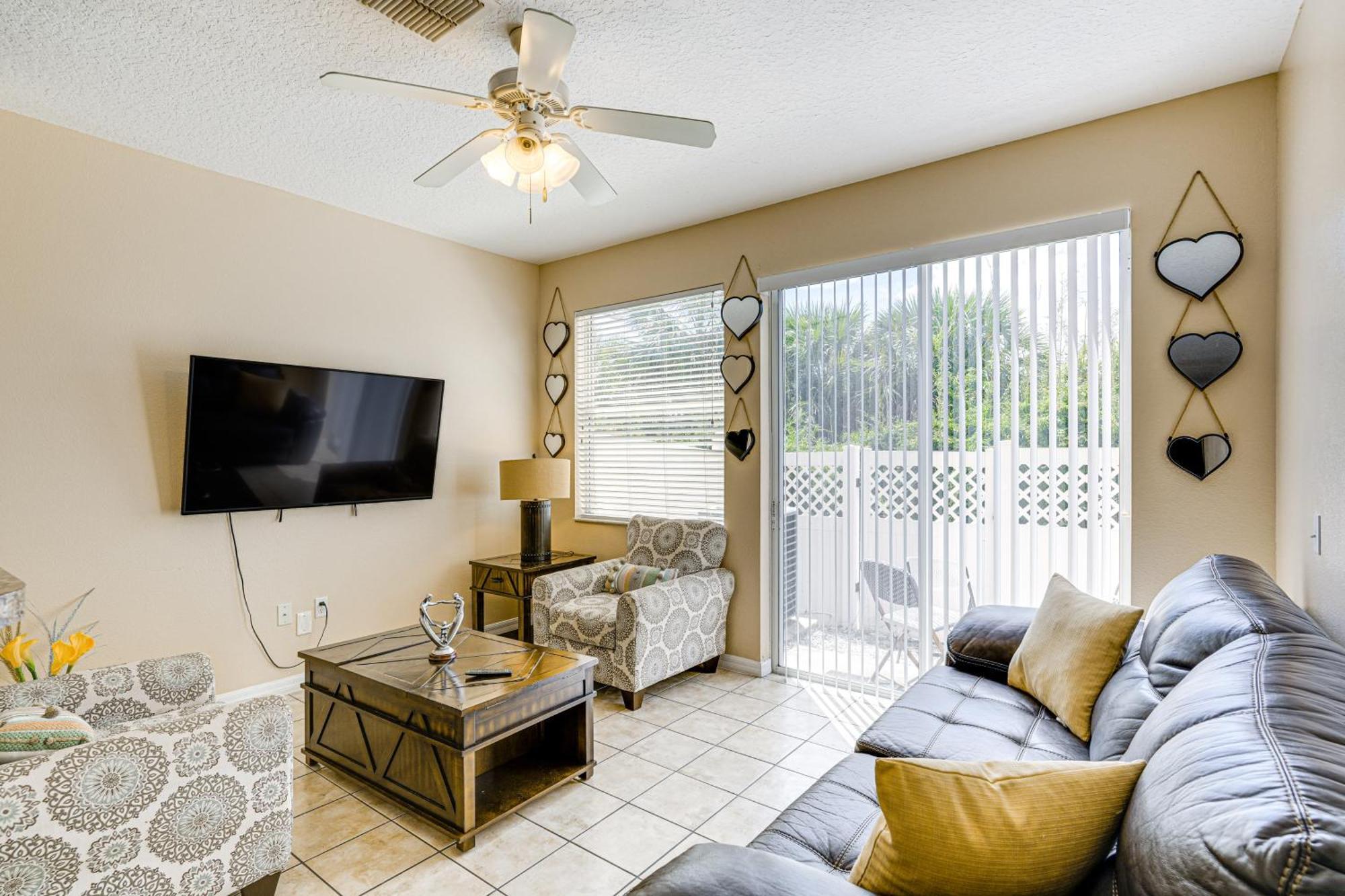 Townhome 4 Mi To World! *