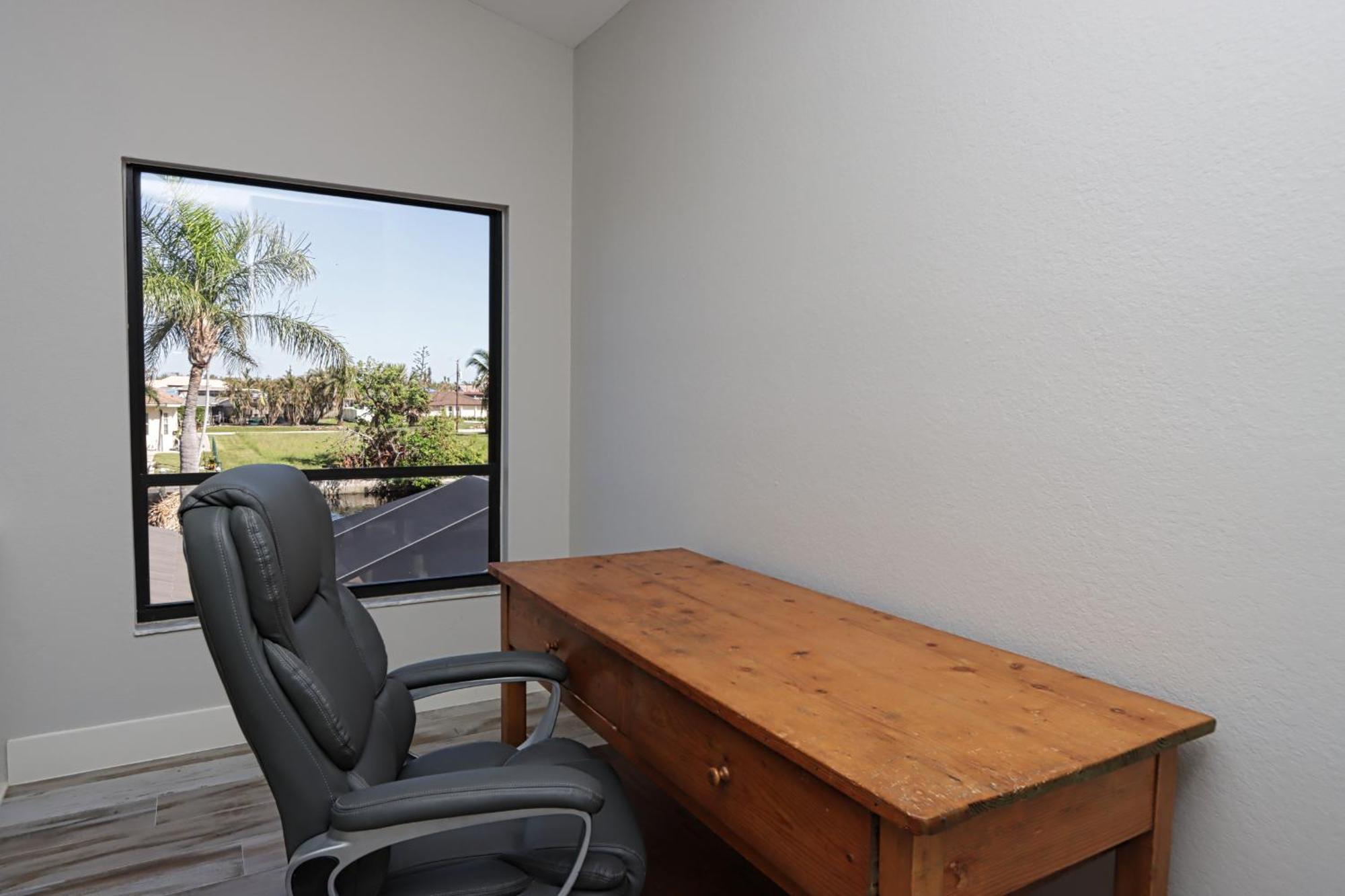 Boat Dock, Luxurious Pool, Gorgeous - Escape To The Cape Cape Coral