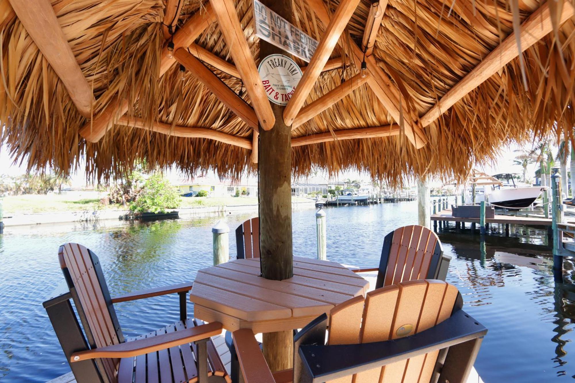 Boat Dock, Luxurious Pool, Gorgeous - Escape To The Cape Holiday home