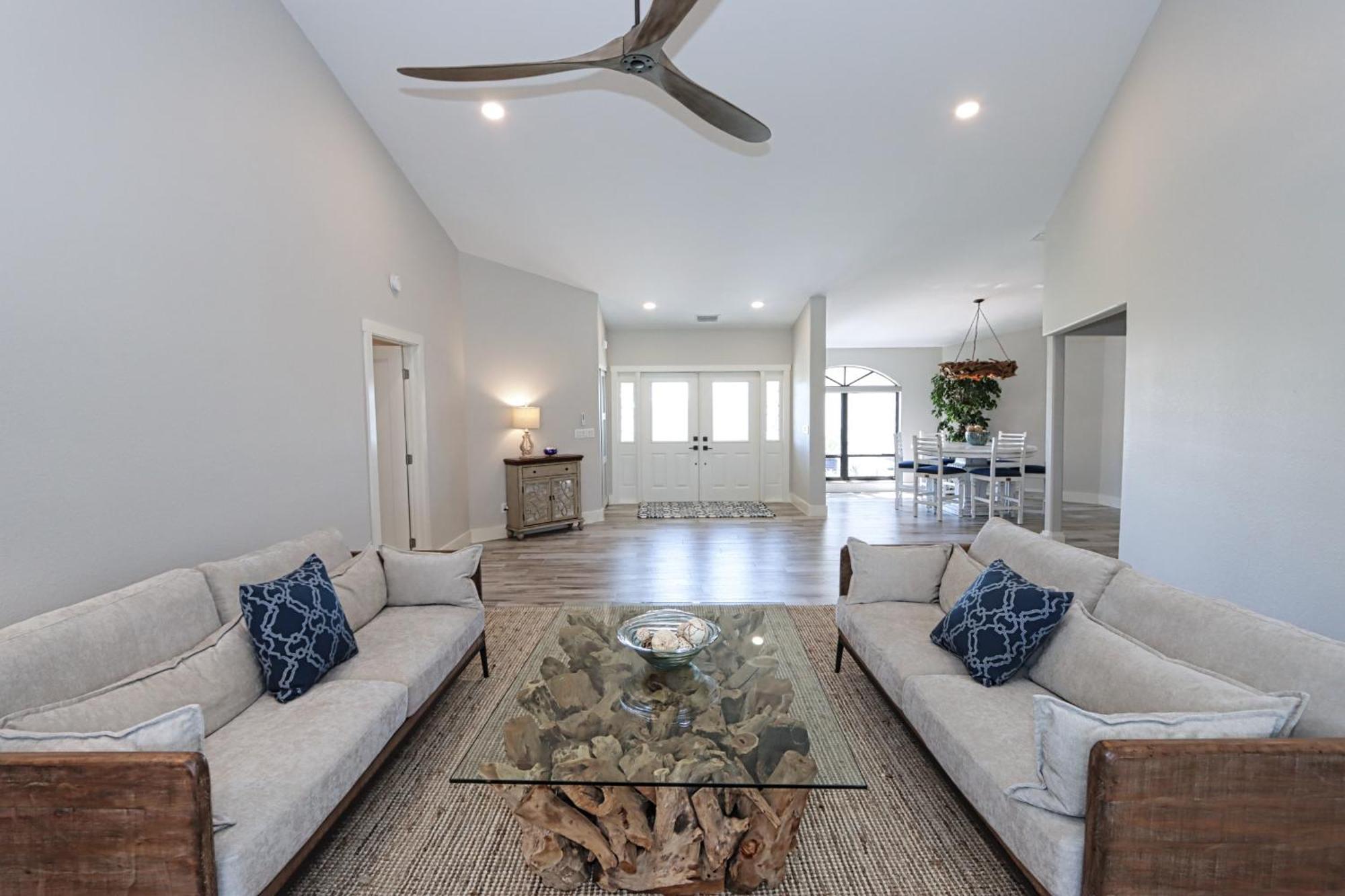 Boat Dock, Luxurious Pool, Gorgeous - Escape To The Cape Holiday home *