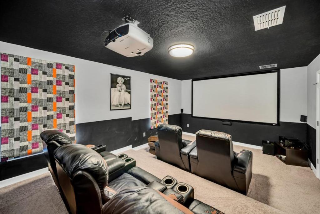 Holiday home Dream Vacation - Pool, Theater, And Game *