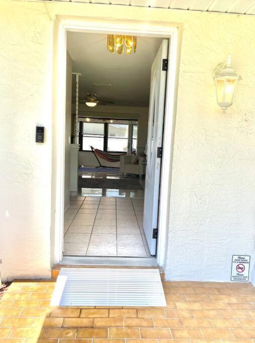 Retreat Accessible With Jacuzzi Largo