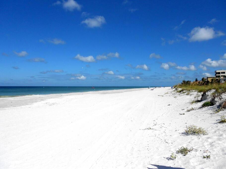 Retreat Accessible With Jacuzzi Largo