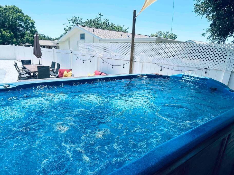 Retreat Accessible With Jacuzzi Holiday home