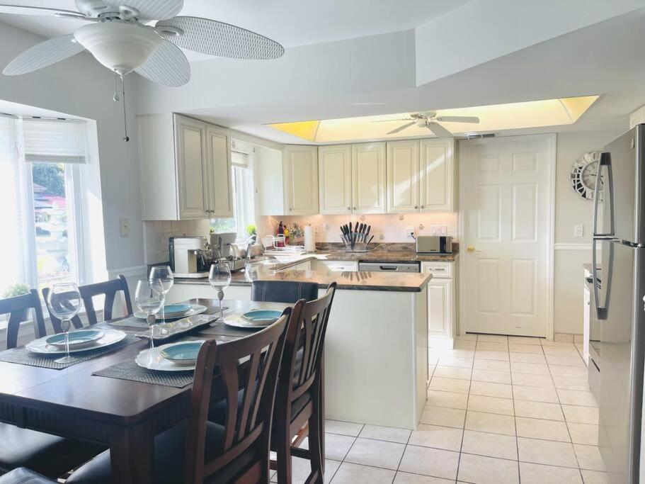 Holiday home Retreat Accessible With Jacuzzi Largo