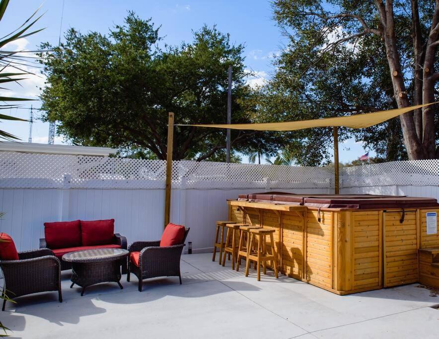 Retreat Accessible With Jacuzzi