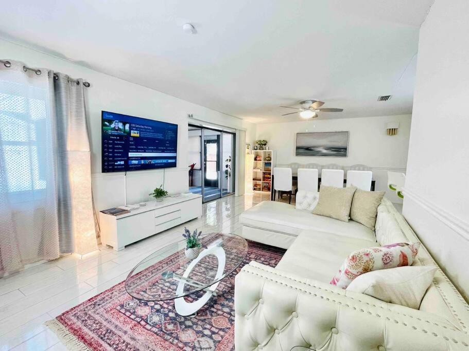 Retreat Accessible With Jacuzzi * Largo