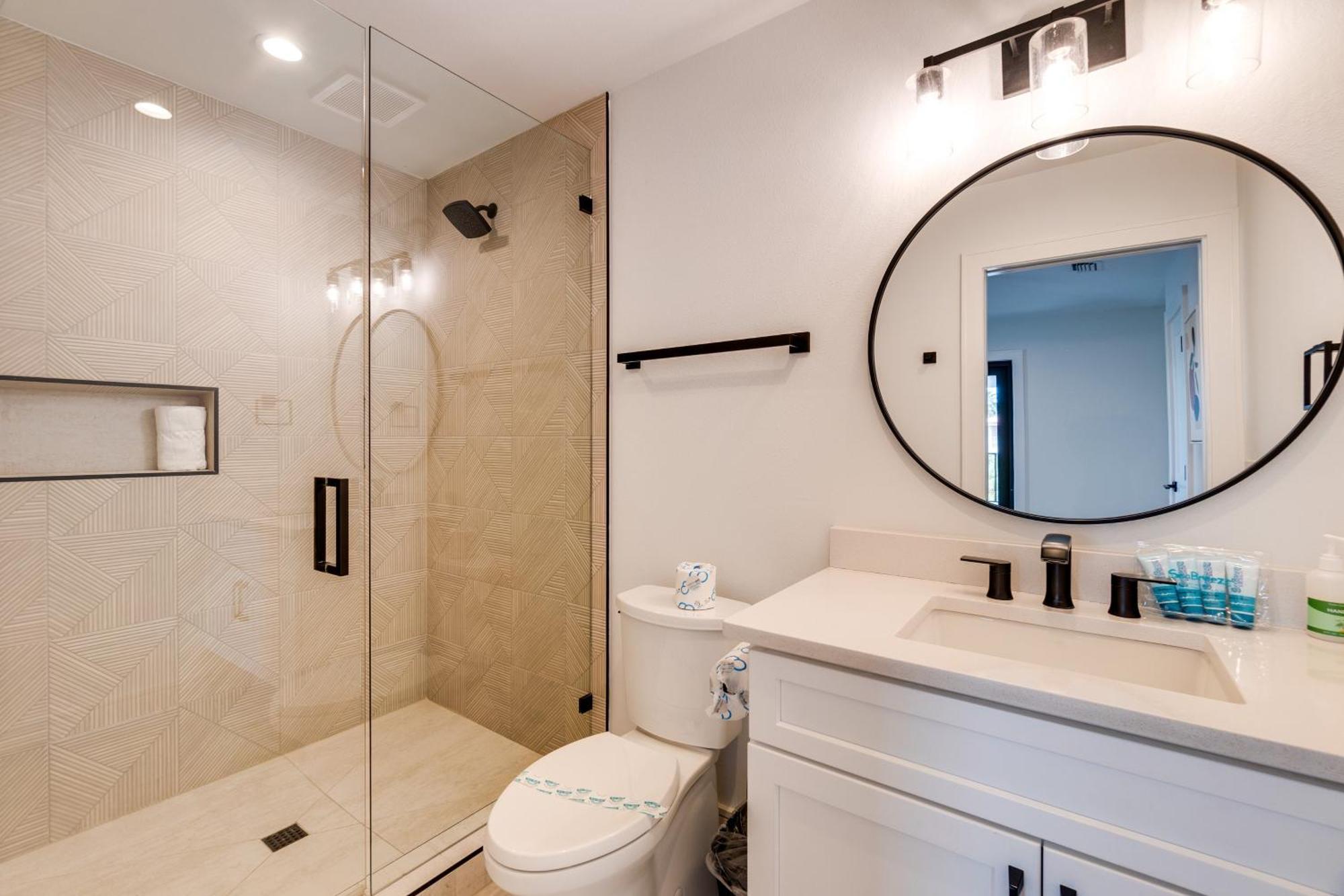 Holiday home Swanky Bubbles, 9 Beds, 11 Bathrooms, Pet-friendly With A Rooftop Deck And Steps Away To The Beach! *