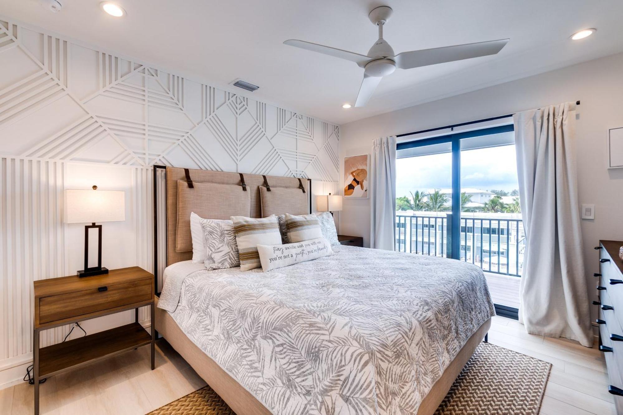 Holiday home Swanky Bubbles, 9 Beds, 11 Bathrooms, Pet-friendly With A Rooftop Deck And Steps Away To The Beach! Holmes Beach