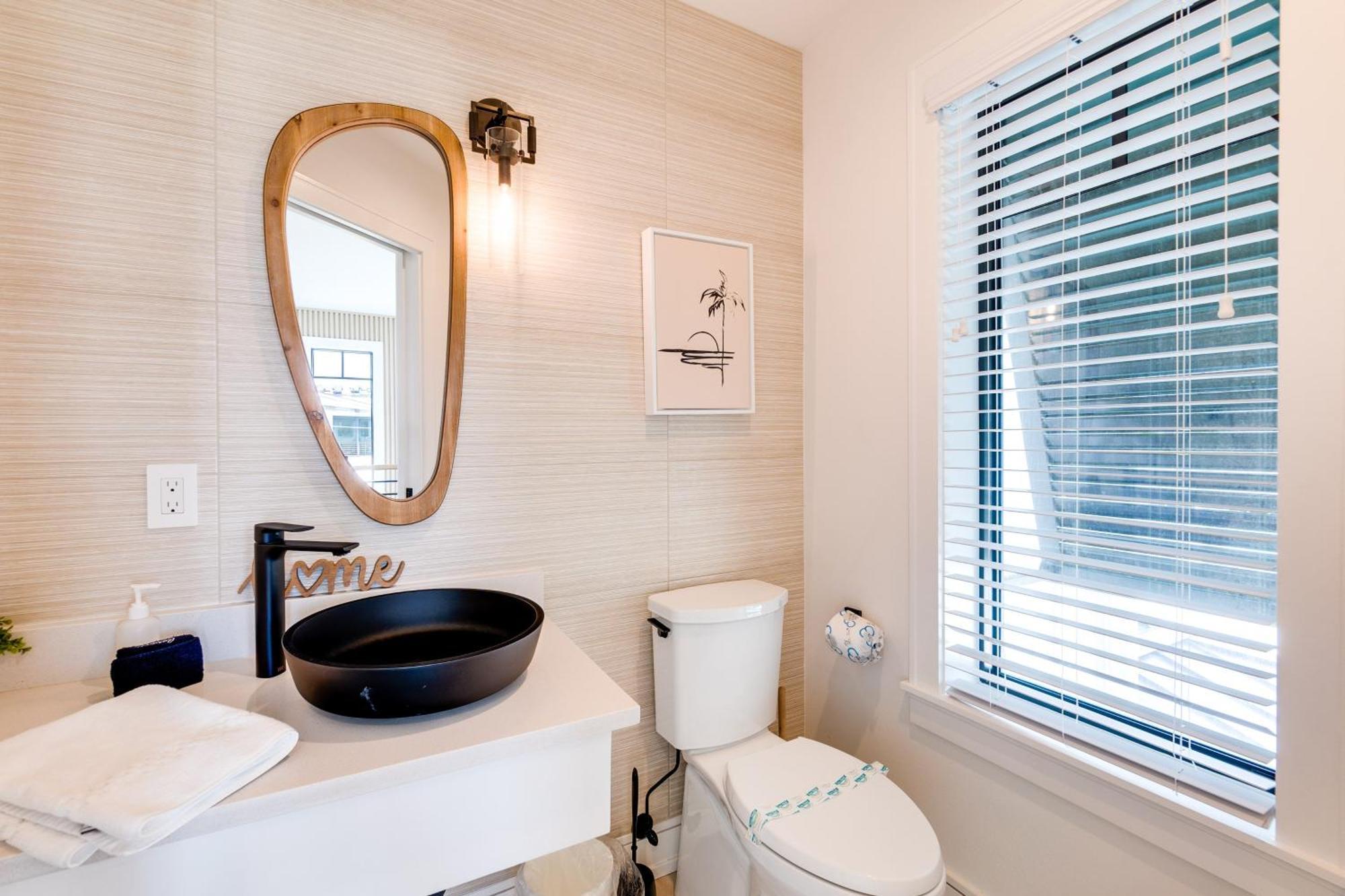 Swanky Bubbles, 9 Beds, 11 Bathrooms, Pet-friendly With A Rooftop Deck And Steps Away To The Beach! * Holmes Beach