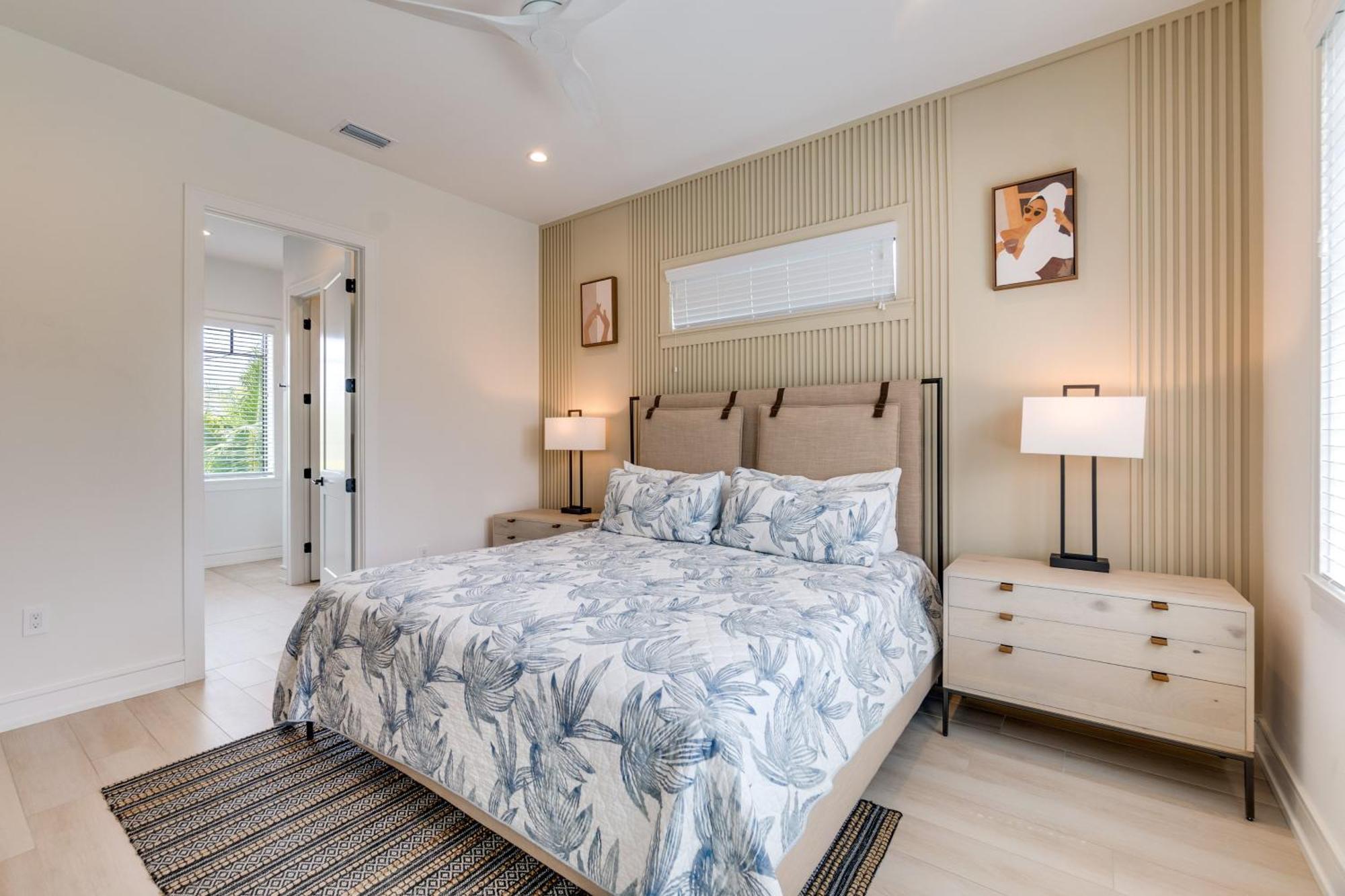Holiday home Swanky Bubbles, 9 Beds, 11 Bathrooms, Pet-friendly With A Rooftop Deck And Steps Away To The Beach! Holmes Beach