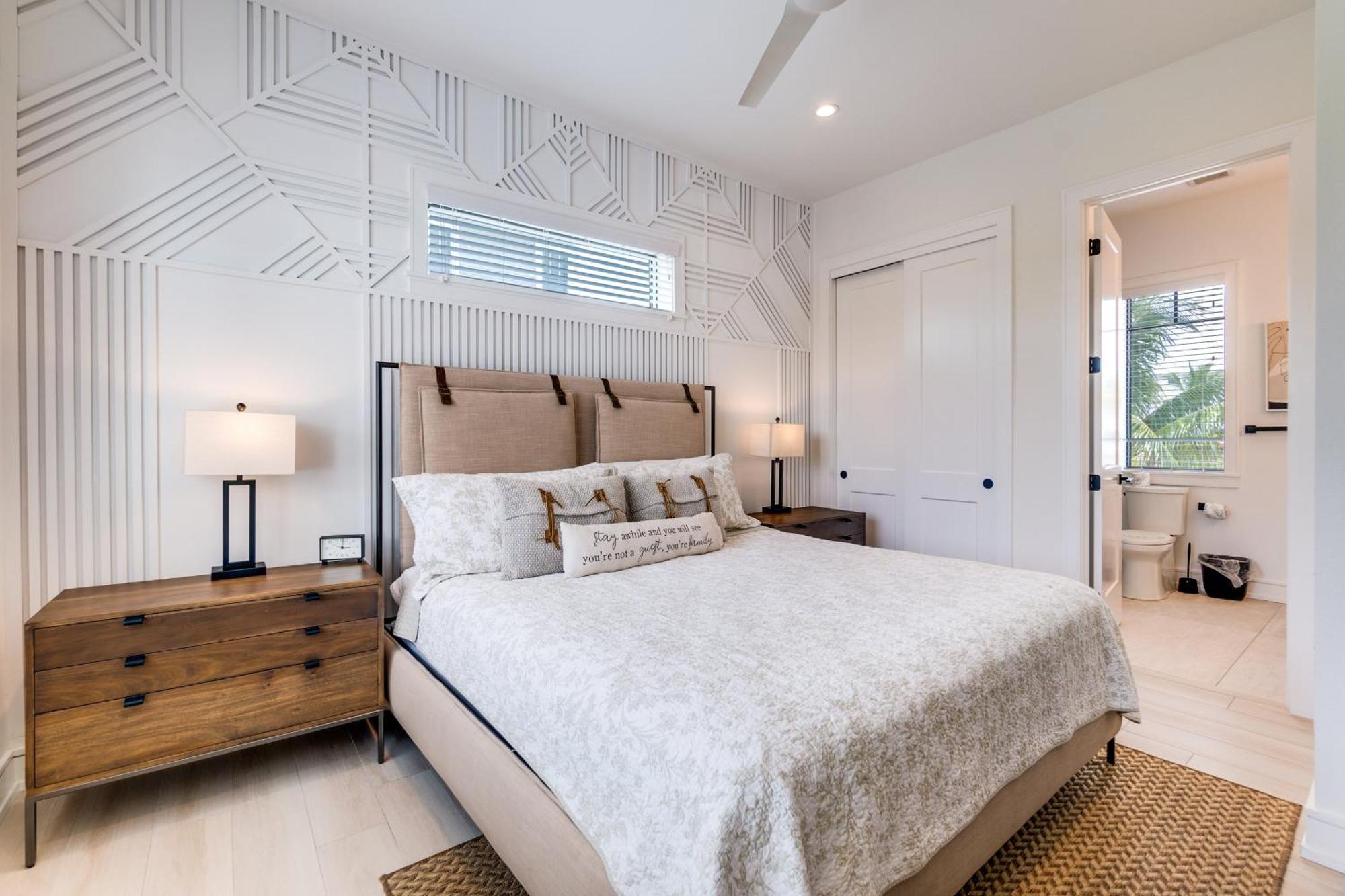 Swanky Bubbles, 9 Beds, 11 Bathrooms, Pet-friendly With A Rooftop Deck And Steps Away To The Beach! * Holmes Beach