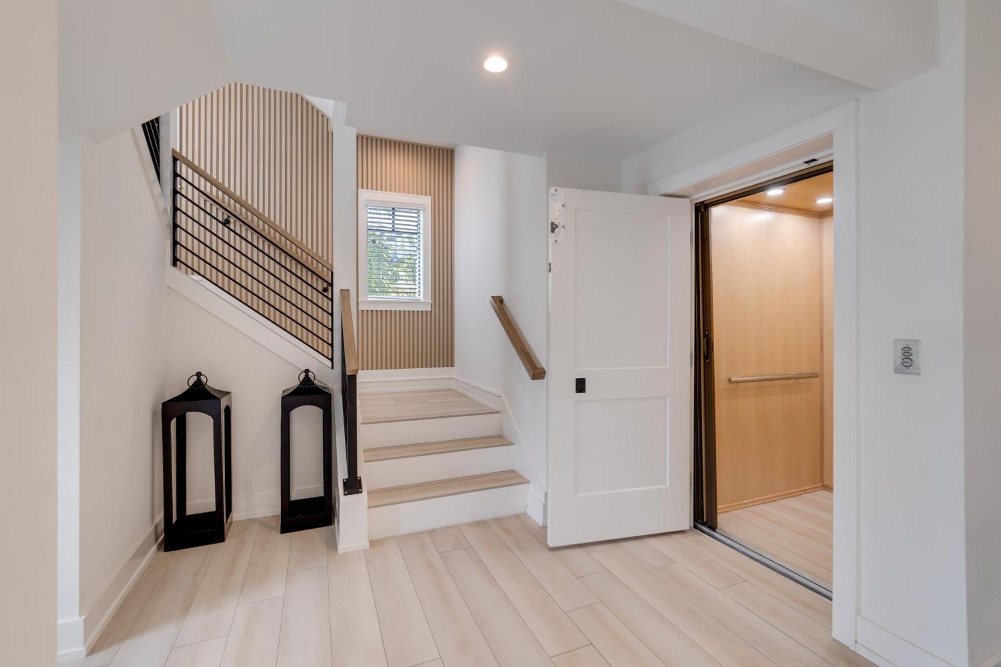 Swanky Bubbles, 9 Beds, 11 Bathrooms, Pet-friendly With A Rooftop Deck And Steps Away To The Beach! *
