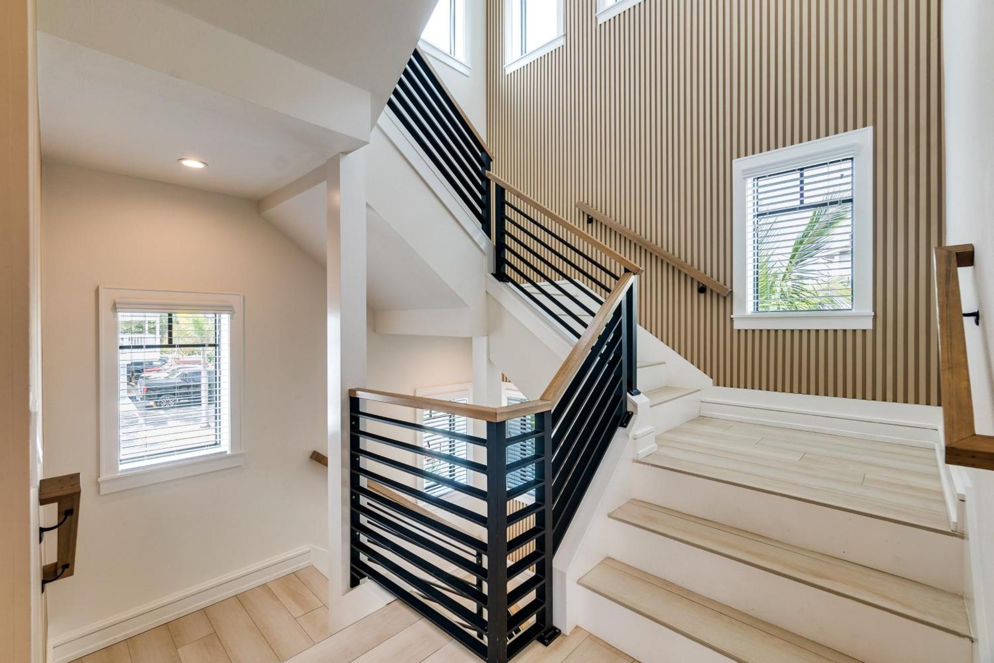 Swanky Bubbles, 9 Beds, 11 Bathrooms, Pet-friendly With A Rooftop Deck And Steps Away To The Beach!
