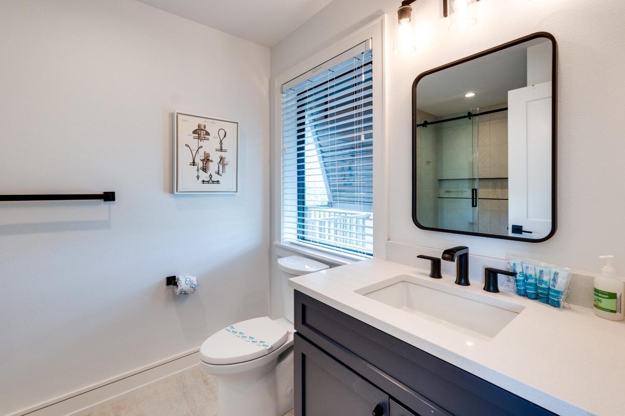 Swanky Bubbles, 9 Beds, 11 Bathrooms, Pet-friendly With A Rooftop Deck And Steps Away To The Beach! *