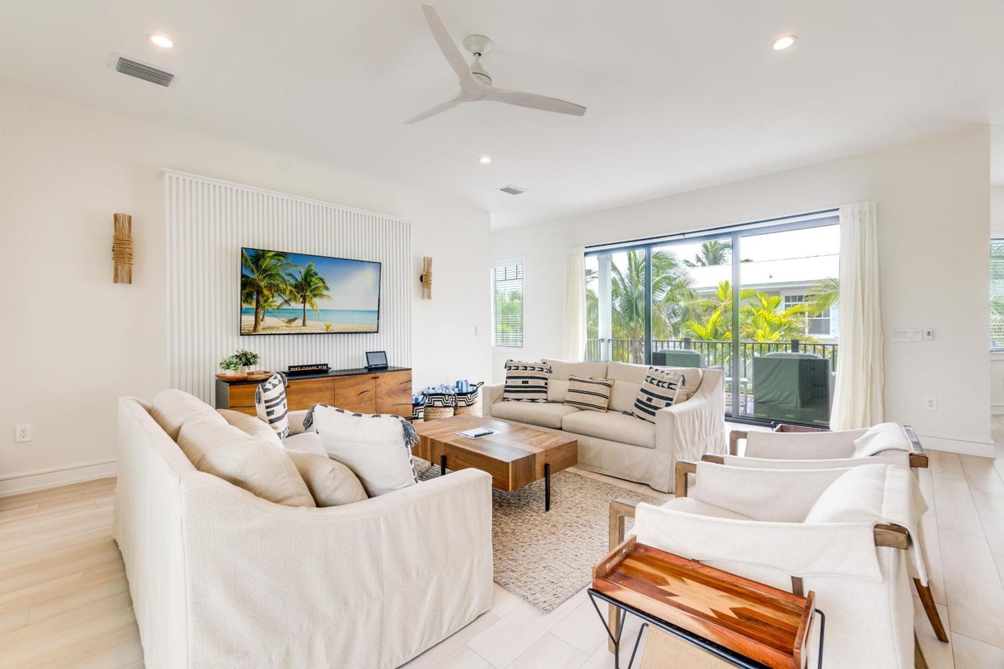Swanky Bubbles, 9 Beds, 11 Bathrooms, Pet-friendly With A Rooftop Deck And Steps Away To The Beach! Holiday home *