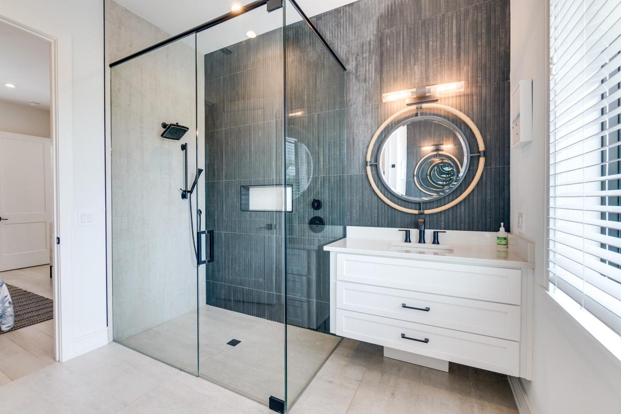 Swanky Bubbles, 9 Beds, 11 Bathrooms, Pet-friendly With A Rooftop Deck And Steps Away To The Beach! * Holmes Beach