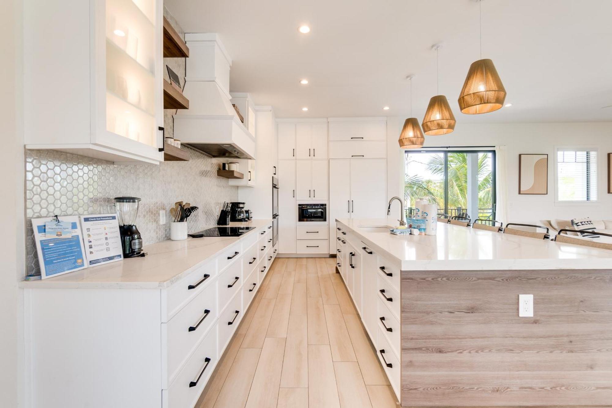 Swanky Bubbles, 9 Beds, 11 Bathrooms, Pet-friendly With A Rooftop Deck And Steps Away To The Beach! Holiday home *