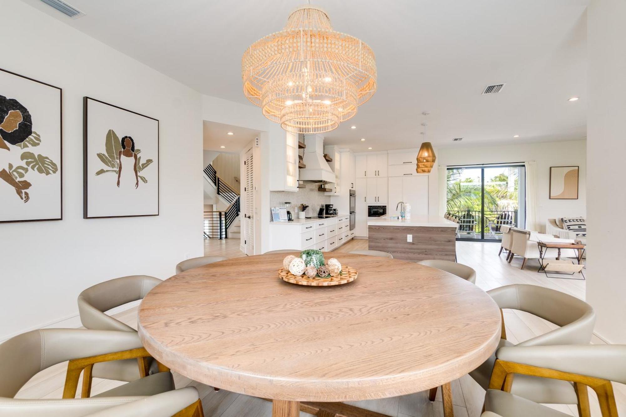 Swanky Bubbles, 9 Beds, 11 Bathrooms, Pet-friendly With A Rooftop Deck And Steps Away To The Beach!
