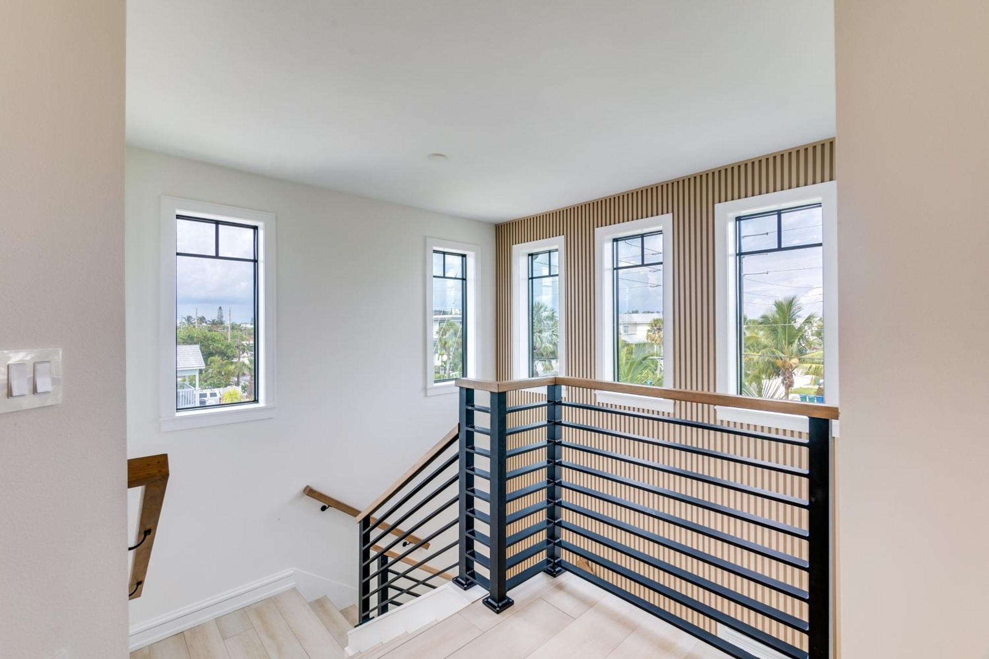 Holiday home Swanky Bubbles, 9 Beds, 11 Bathrooms, Pet-friendly With A Rooftop Deck And Steps Away To The Beach! Holmes Beach